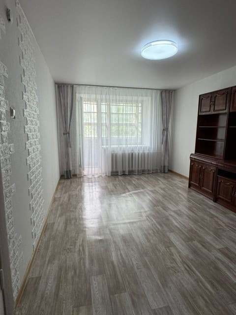 1 комн., 35 м², Блочный, Площадь Победы