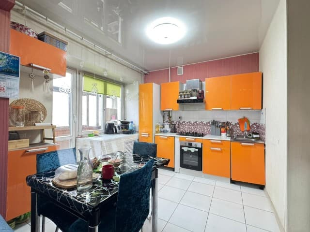 3 комн., 70 м², Блочный, Областная больница, рынок "Манньыаттаах" 3