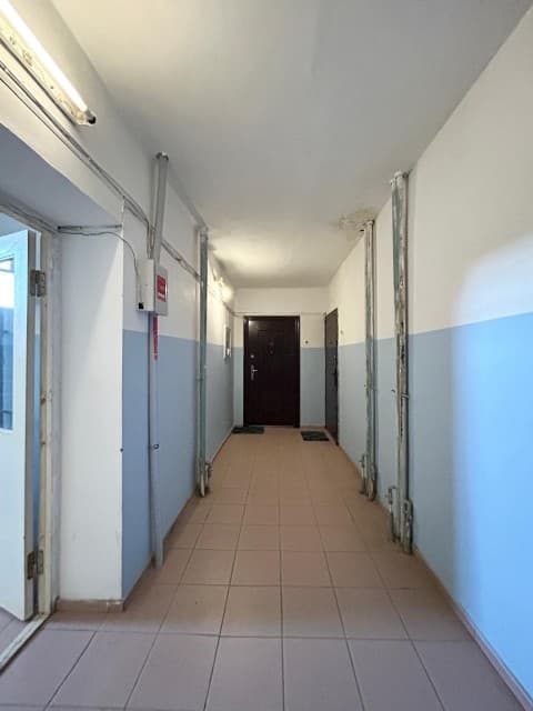 2 комн., 60 м², Блочный, Областная больница, рынок "Манньыаттаах" 13