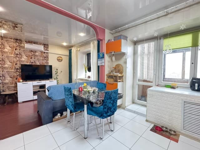 3 комн., 70 м², Блочный, Областная больница, рынок "Манньыаттаах" 4