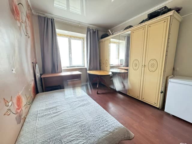3 комн., 70 м², Блочный, Областная больница, рынок "Манньыаттаах" 6