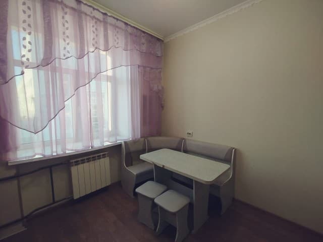 3 комн., 79 м², Сталинка, Центр - район пл. Орджоникидзе 7