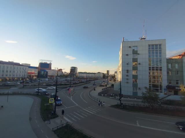 3 комн., 79 м², Сталинка, Центр - район пл. Орджоникидзе 4