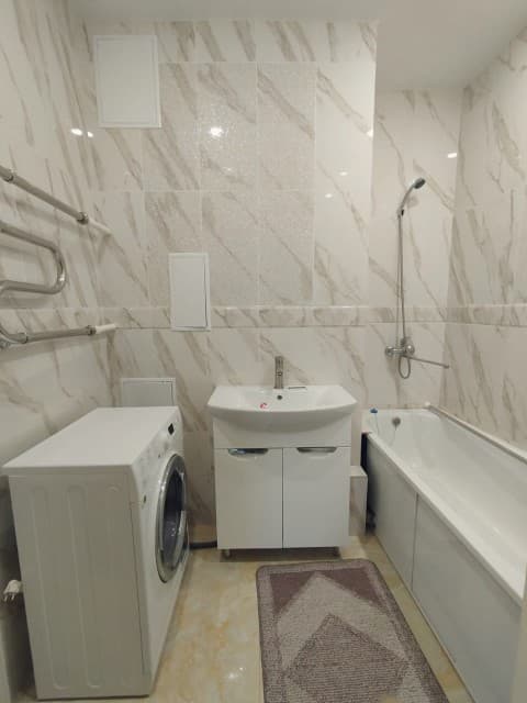 2 комн., 68 м², Монолитно-каркасный, Крестьянский рынок, стадион "Туймаада" 10
