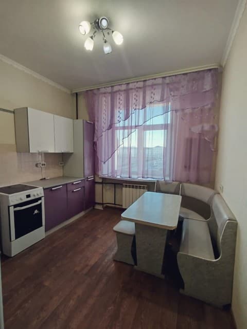3 комн., 79 м², Сталинка, Центр - район пл. Орджоникидзе 5