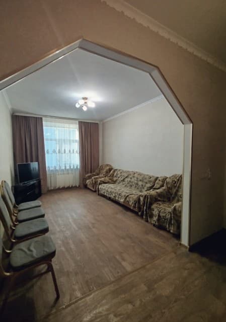 3 комн., 79 м², Сталинка, Центр - район пл. Орджоникидзе 13