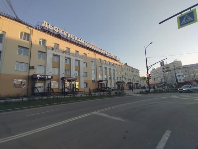 3 комн., 79 м², Сталинка, Центр - район пл. Орджоникидзе 9