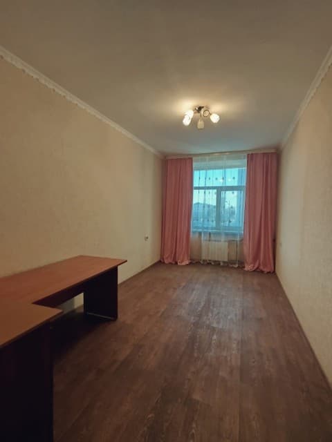 3 комн., 79 м², Сталинка, Центр - район пл. Орджоникидзе 12