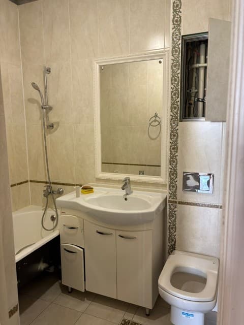 2 комн., 45 м², Блочный, Областная больница, рынок "Манньыаттаах" 12