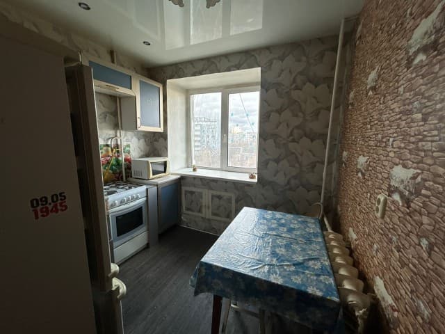 1 комн., 35 м², Блочный, Площадь Победы 4