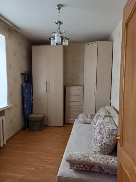3 комн., 60 м², Блочный, Площадь Победы 6