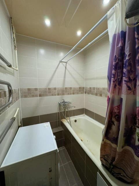 3 комн., 64 м², КПД, Областная больница, рынок "Манньыаттаах" 7