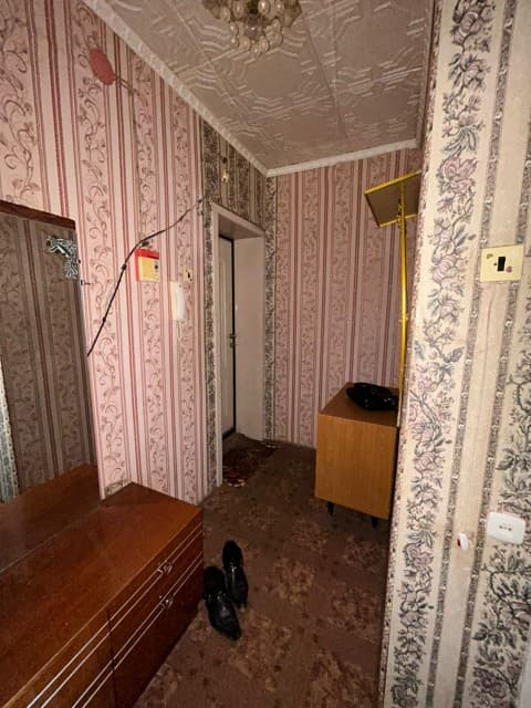 1 комн., 35 м², Блочный, Площадь Победы 6