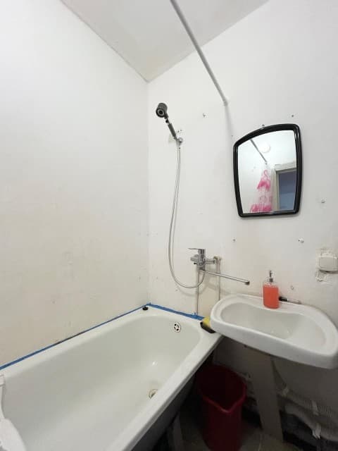 2 комн., 60 м², Блочный, Областная больница, рынок "Манньыаттаах" 10