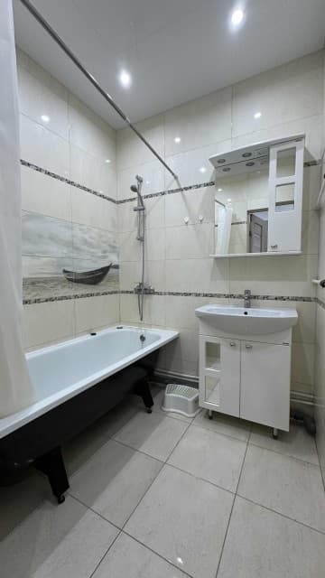 2 комн., 50 м², Монолитно-каркасный, Областная больница, рынок "Манньыаттаах" 12