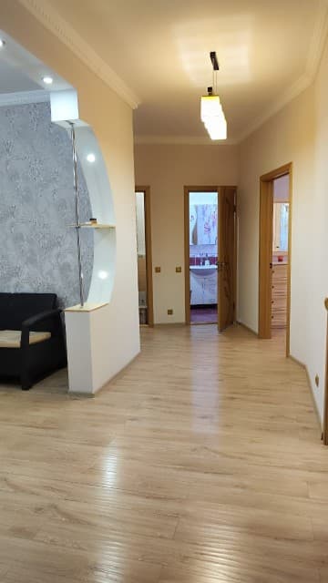 2 комн., 82 м², Инд. планировка, Областная больница, рынок "Манньыаттаах" 12