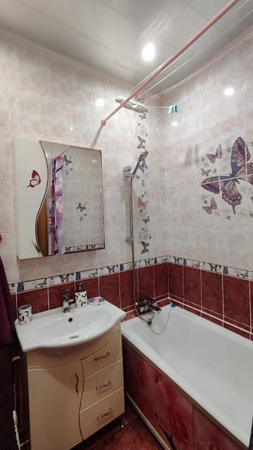 2 комн., 82 м², Инд. планировка, Областная больница, рынок "Манньыаттаах" 17