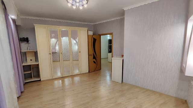 2 комн., 82 м², Инд. планировка, Областная больница, рынок "Манньыаттаах" 4