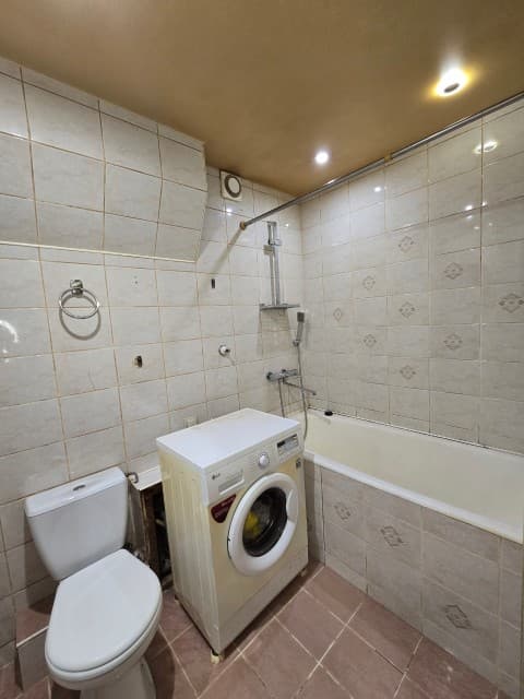 3 комн., 51 м², Блочный, Авиапорт 3