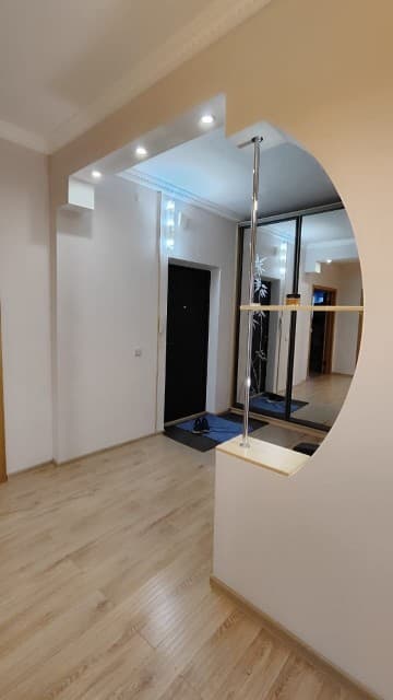 2 комн., 82 м², Инд. планировка, Областная больница, рынок "Манньыаттаах" 15