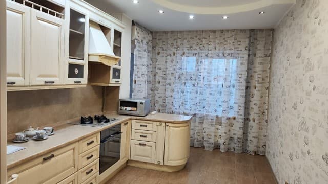 2 комн., 82 м², Инд. планировка, Областная больница, рынок "Манньыаттаах" 2