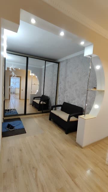 2 комн., 82 м², Инд. планировка, Областная больница, рынок "Манньыаттаах" 13