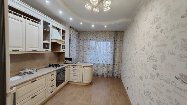 2 комн., 82 м², Инд. планировка, Областная больница, рынок "Манньыаттаах"