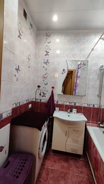 2 комн., 82 м², Инд. планировка, Областная больница, рынок "Манньыаттаах" 18