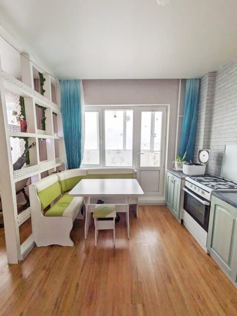 2 комн., 68 м², Блочный, Площадь Победы 2