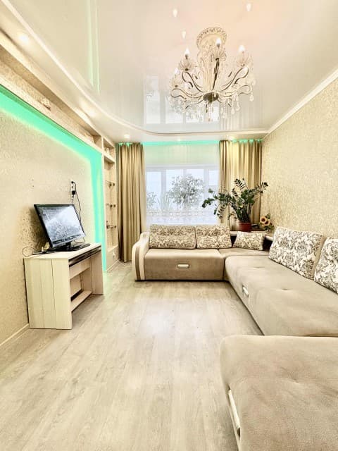 2 комн., 75 м², Инд. планировка, Крестьянский рынок, стадион "Туймаада"