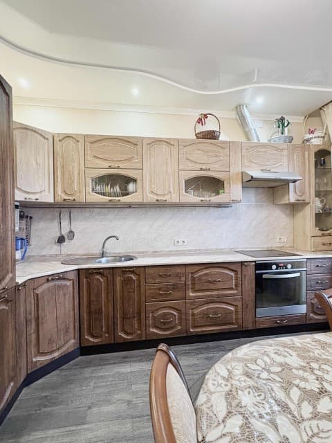 2 комн., 75 м², Инд. планировка, Крестьянский рынок, стадион "Туймаада" 13