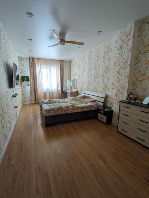 2 комн., 68 м², Блочный, Площадь Победы 4