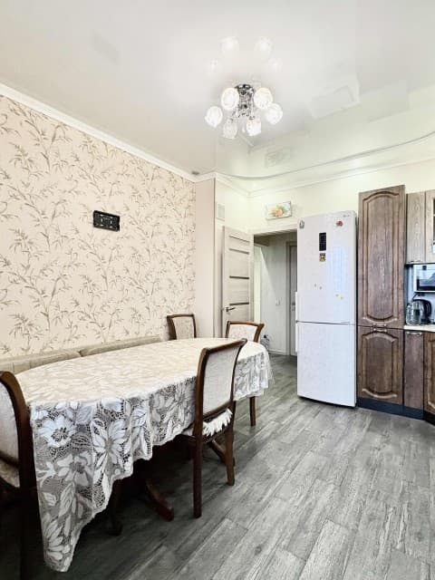 2 комн., 75 м², Инд. планировка, Крестьянский рынок, стадион "Туймаада" 11