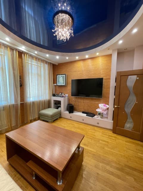 3 комн., 70 м², Инд. планировка, Центр - район пл. Орджоникидзе 4