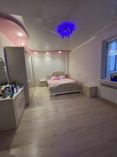 4 комн., 130 м², Монолитно-каркасный, 31 школа 8