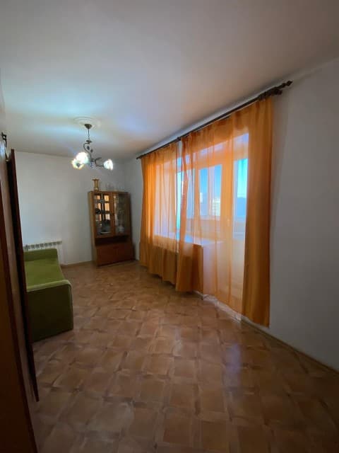 2 комн., 46 м², Блочный, Площадь Победы