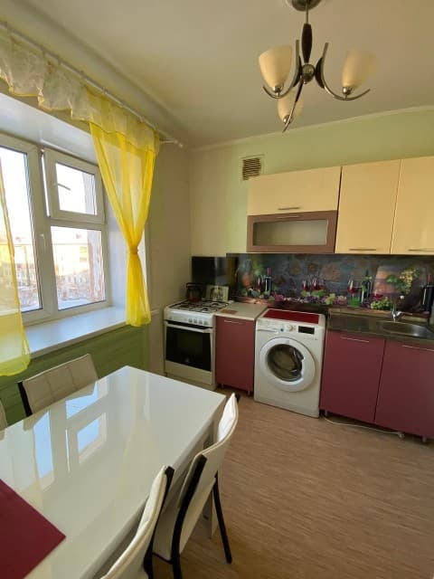 2 комн., 46 м², Блочный, Площадь Победы 4