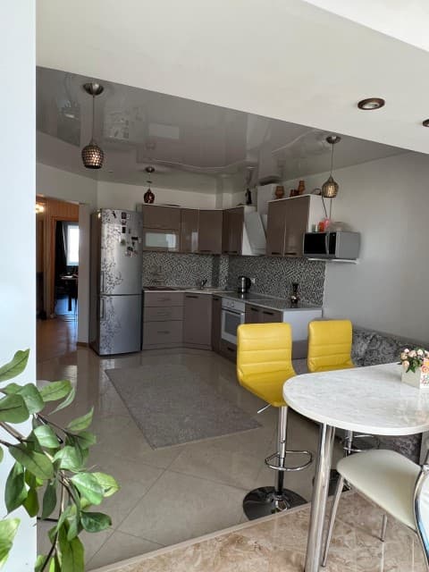 2 комн., 65 м², Монолитно-каркасный, Центр - район пл. Дружбы