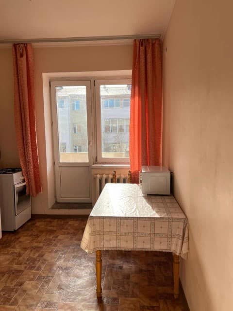 1 комн., 37 м², Инд. планировка, Областная больница, рынок "Манньыаттаах" 3