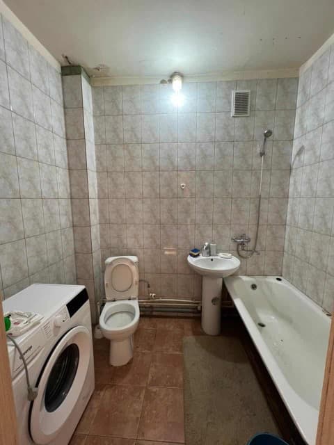 1 комн., 37 м², Инд. планировка, Областная больница, рынок "Манньыаттаах" 6