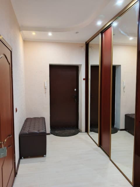 3 комн., 93 м², Монолитно-каркасный, Сахацирк 2