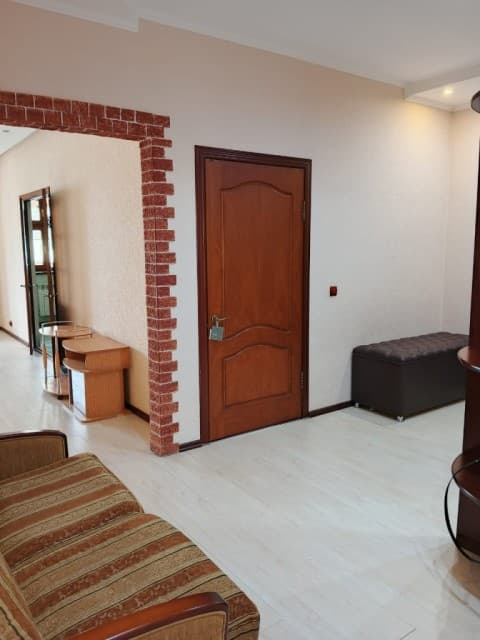 3 комн., 93 м², Монолитно-каркасный, Сахацирк 7