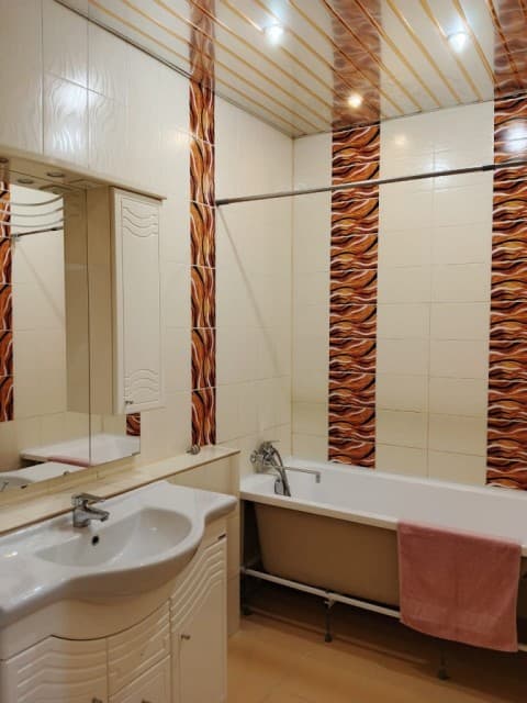 3 комн., 93 м², Монолитно-каркасный, Сахацирк 5