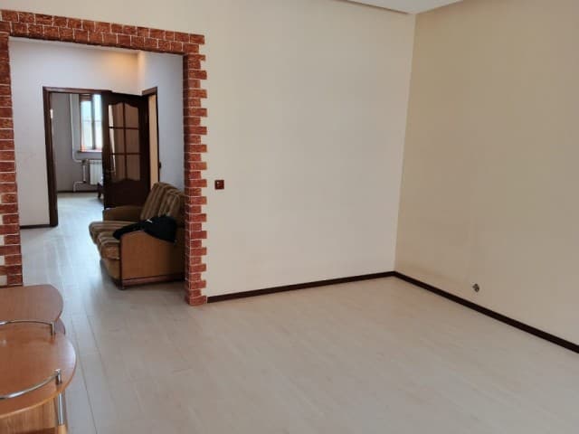 3 комн., 93 м², Монолитно-каркасный, Сахацирк 6