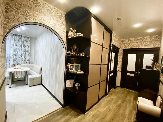 2 комн., 57 м², Блочный, Крытый рынок 17