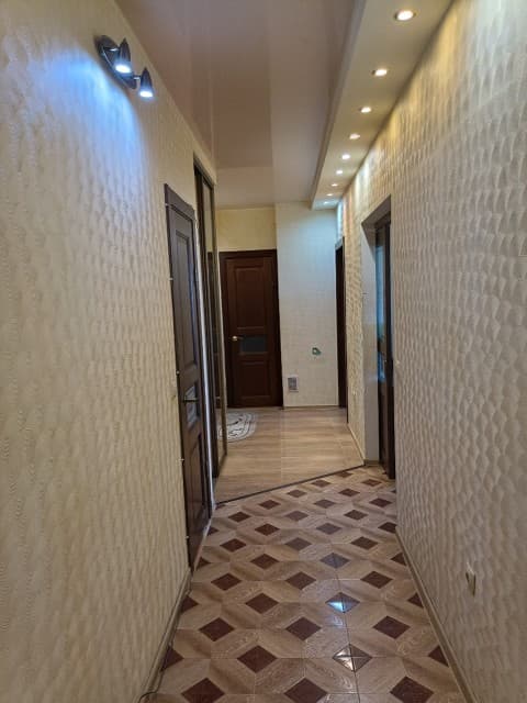 3 комн., 81 м², Монолитно-каркасный, Центр - район пл. Орджоникидзе 7