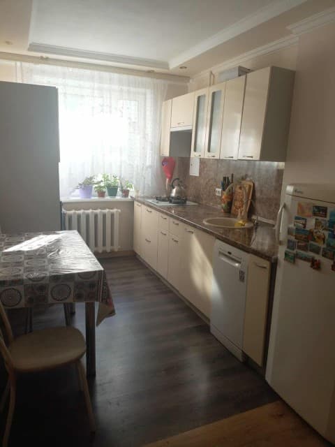 3 комн., 61 м², КПД, Крытый рынок 3