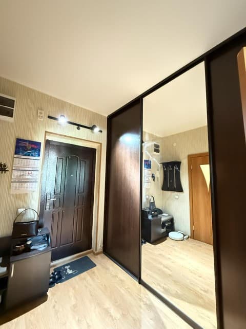 1 комн., 42 м², Блочный, Площадь Победы 7