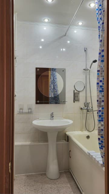 4 комн., 73 м², КПД, Центр - район пл. Орджоникидзе 7