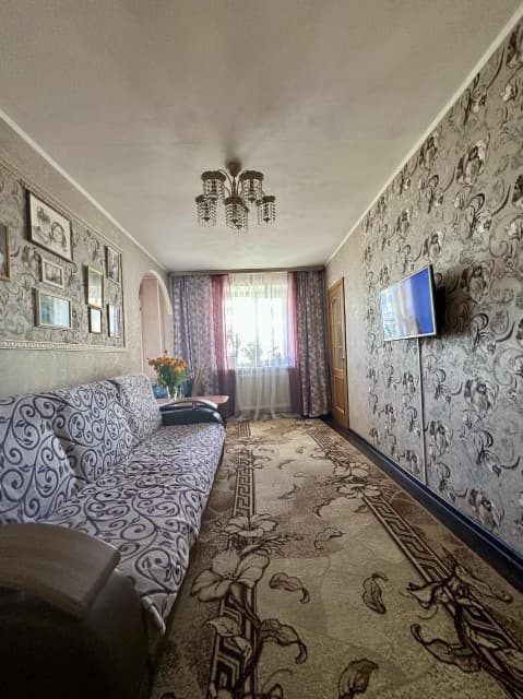 3 комн., 48 м², Блочный, Площадь Победы 2